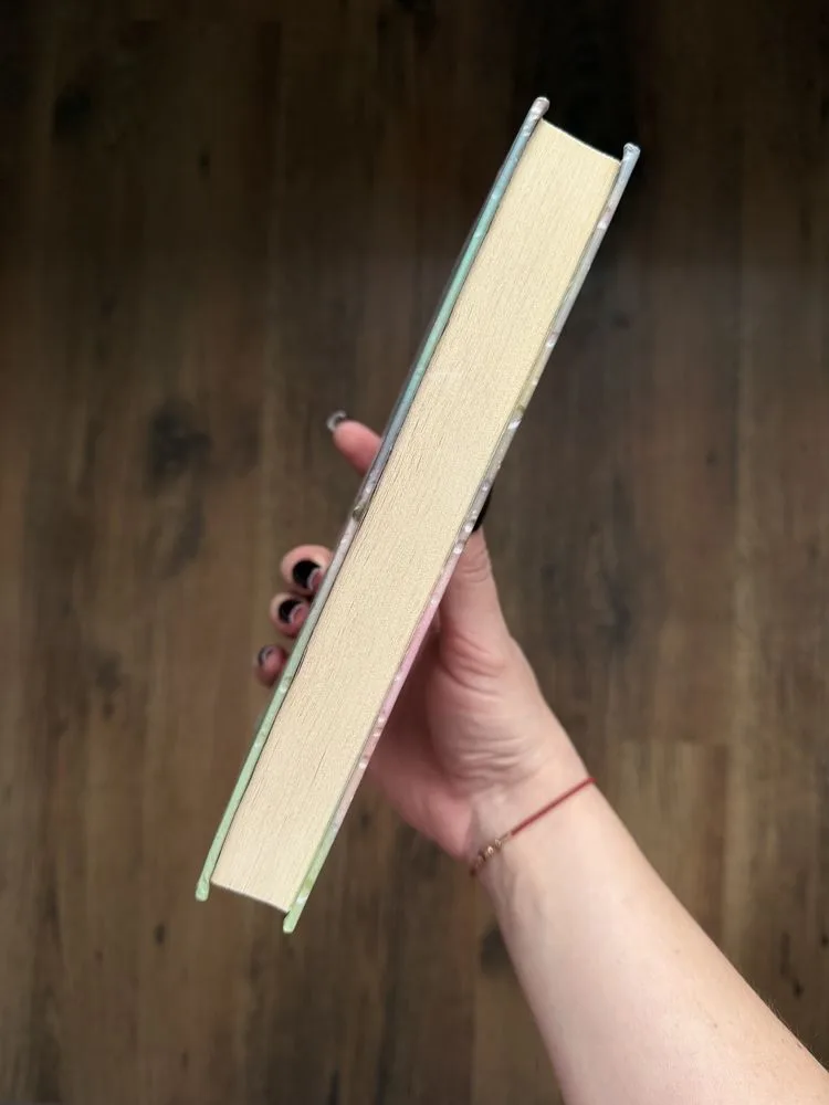 Фото 3 книги «Тисяча памʼятних поцілунків», Київ (3 з 3)