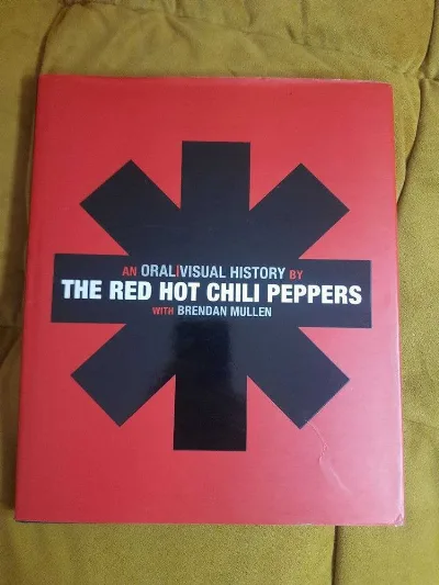 Обкладинка книги «офіційна автобіографічна книга-альбом гурту Red Hot Chili Peppers», Дніпро (1 з 2)